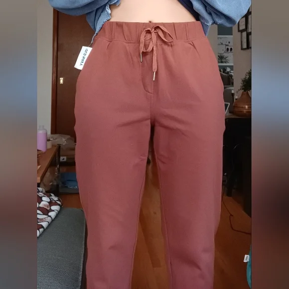 🆕️NWT Old Navy High-Waisted Powersoft Coze Edition Slim Taper Pants, Size Small - Picture 6 of 10